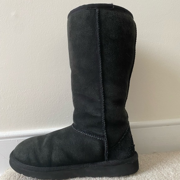 UGG Australia Black Classic Tall Childrens Boot size 2 - Picture 7 of 8